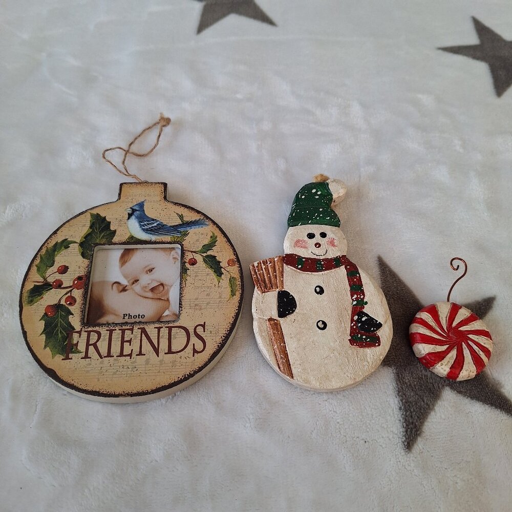 Lot of 3 Folk Art Christmas Ornaments Wooden‎ Snowman Picture Frame